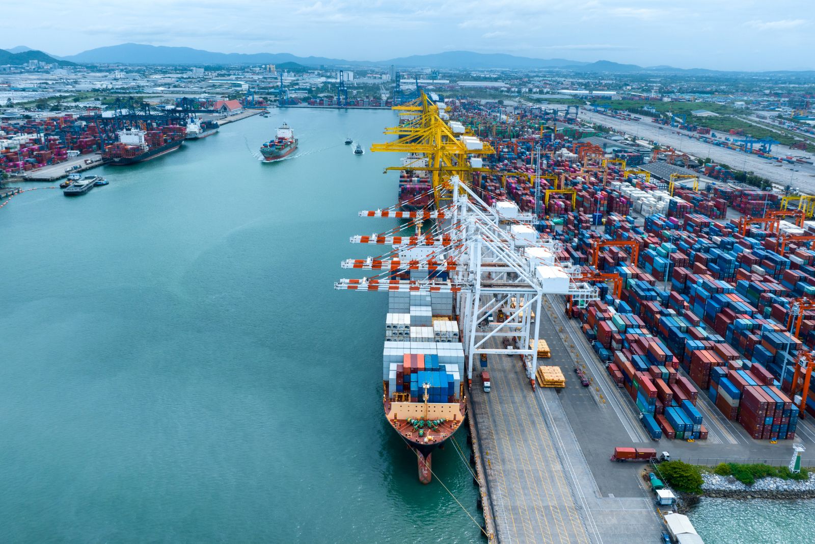port of melbourne container shipping